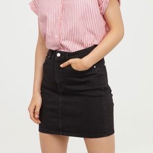 3/$25💥 H&M Black Denim Mini Skirt With Pockets Size 2